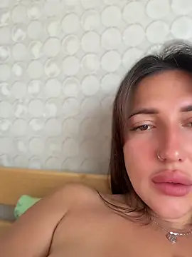 AleksandraRich online show from June 26, 2026, 1:11 am