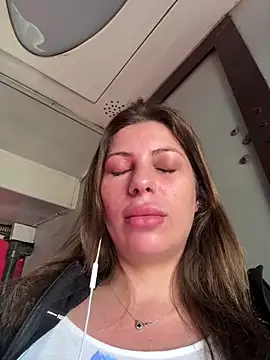 Snapshot of Alicedream5 chatting on October 22, 2025, 11:42 am Alicedream5 online show from October 22, 2025, 11:42 am