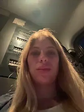 Snapshot of Alicedream5 chatting on September 22, 2025, 3:23 am Alicedream5 online show from September 22, 2025, 3:23 am