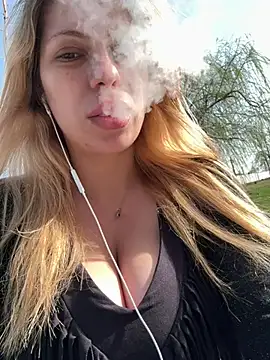 Snapshot of Alicedream5 chatting on March 16, 2025, 12:44 pm Alicedream5 online show from March 16, 2025, 12:44 pm