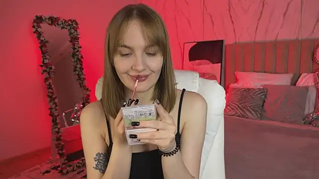  Vikky Moon  online show from November 18, 2025, 12:37 am