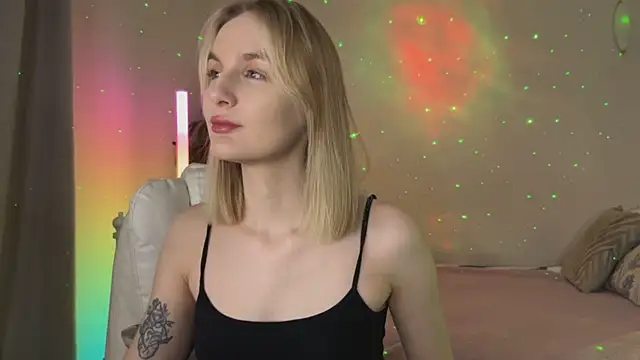  Vikky Moon  online show from May 14, 2026, 12:51 am