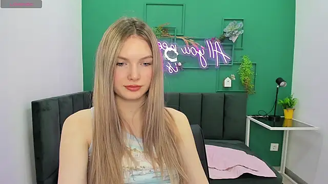 EvelineAmore online show from June 19, 2026, 9:04 am