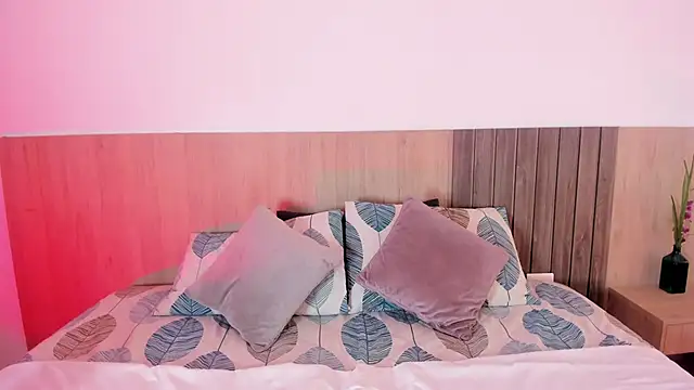  SamantaGomez online show from October 27, 2025, 7:37 pm