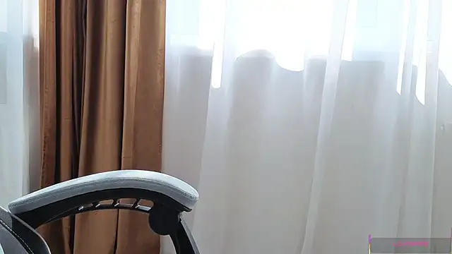Kira mindnes online show from June 5, 2026, 6:29 am