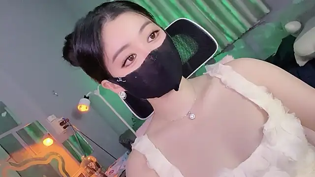 Snapshot of MI_KA22 chatting on October 3, 2025, 6:37 am MI KA22 online show from October 3, 2025, 6:37 am