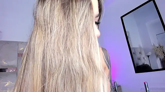 Snapshot of Lola_Blondie chatting on February 5, 2026, 11:39 am Lola Blondie online show from February 5, 2026, 11:39 am