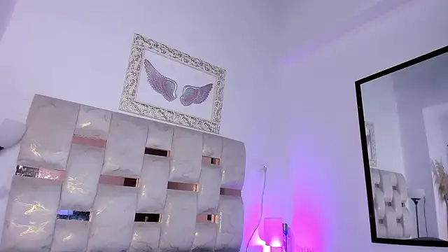 Snapshot of Lola_Blondie chatting on February 14, 2026, 11:43 am Lola Blondie online show from February 14, 2026, 11:43 am