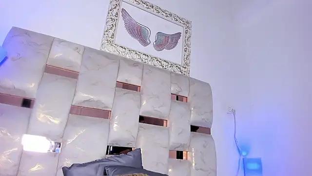 Lola Blondie online show from November 26, 2025, 12:27 pm