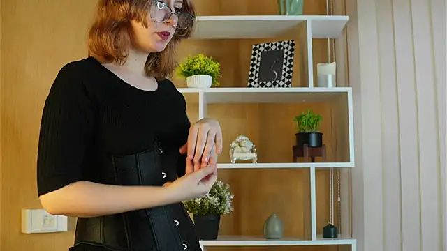 EsmeDecoursey online show from March 12, 2025, 7:13 am