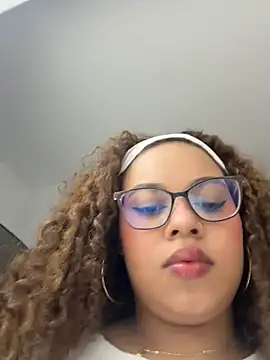 Snapshot of AlesiaCooper chatting on July 3, 2026, 4:19 am AlesiaCooper online show from July 3, 2026, 4:19 am