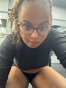 Snapshot of AlesiaCooper chatting on July 18, 2026, 4:21 am AlesiaCooper online show from July 18, 2026, 4:21 am