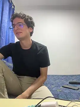 Thiagobb7 online show from January 7, 2026, 3:44 am