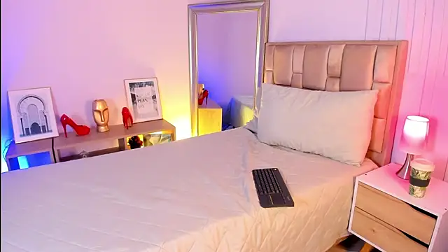 naia xo online show from November 6, 2025, 8:57 pm