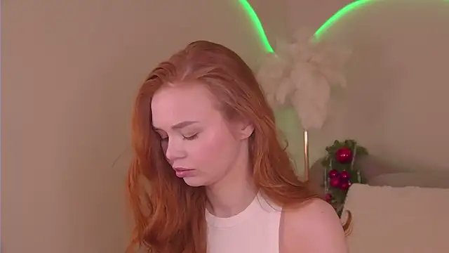 MiraBliss online show from December 16, 2025, 3:27 pm