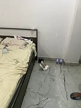 Hotswetie online show from March 17, 2025, 2:01 pm