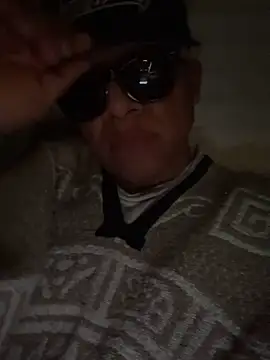 flores6cachondo9 online show from December 3, 2025, 1:32 pm