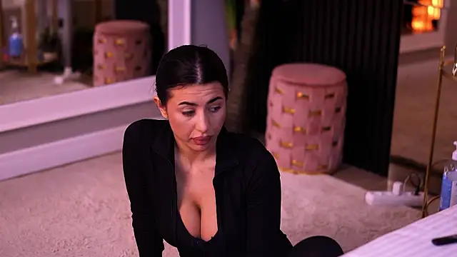 Snapshot of TanyaVonDe chatting on March 17, 2026, 6:00 pm TanyaVonDe online show from March 17, 2026, 6:00 pm