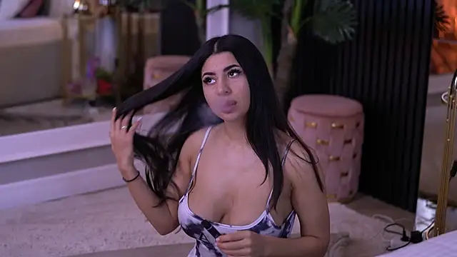 Snapshot of TanyaVonDe chatting on March 25, 2026, 5:12 pm TanyaVonDe online show from March 25, 2026, 5:12 pm