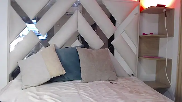Snapshot of willow_smitt chatting on June 3, 2026, 1:23 pm willow smitt online show from June 3, 2026, 1:23 pm