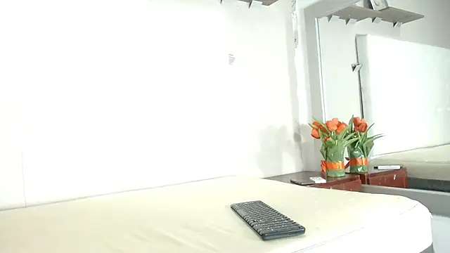 Snapshot of willow_smitt chatting on October 3, 2025, 1:12 pm willow smitt online show from October 3, 2025, 1:12 pm