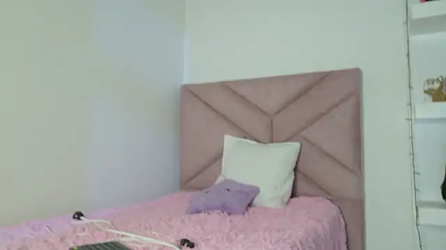 Snapshot of eva_sin18 chatting on May 6, 2026, 11:42 pm eva sin18 online show from May 6, 2026, 11:42 pm