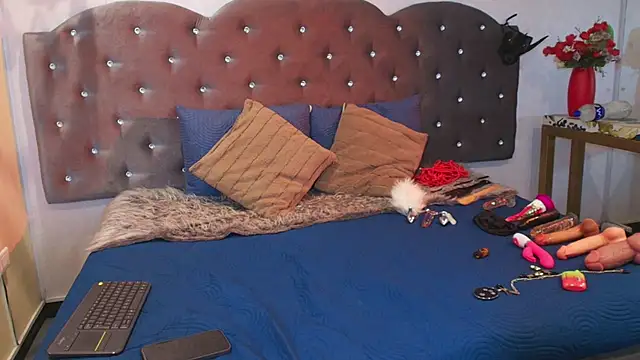 Snapshot of Lia_Valmont chatting on September 26, 2025, 7:21 pm Lia Valmont online show from September 26, 2025, 7:21 pm