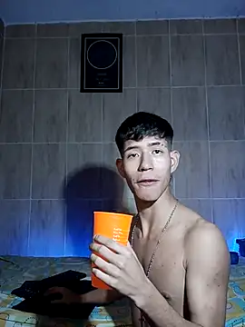 Snapshot of dareck_18 chatting on February 19, 2026, 11:45 pm dareck 18 online show from February 19, 2026, 11:45 pm