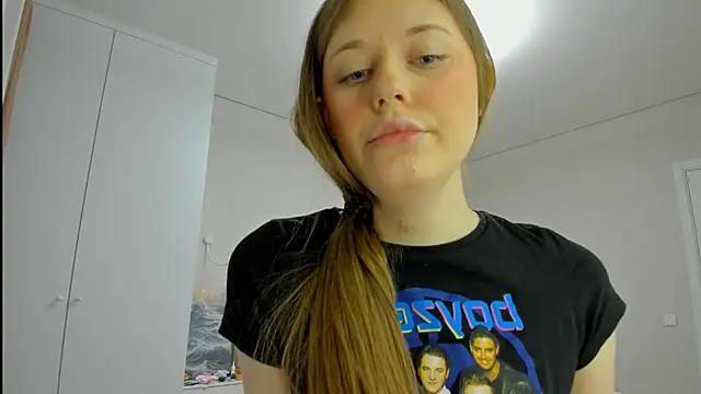 Snapshot of YamatoBrodsky chatting on February 5, 2026, 7:43 pm YamatoBrodsky online show from February 5, 2026, 7:43 pm