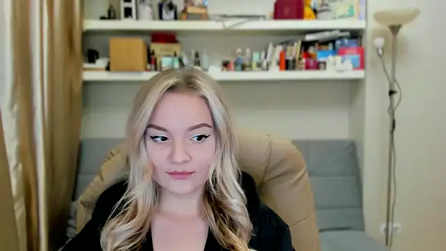 Snapshot of Kara_Smith_ chatting on October 9, 2025, 10:43 pm Kara Smith  online show from October 9, 2025, 10:43 pm