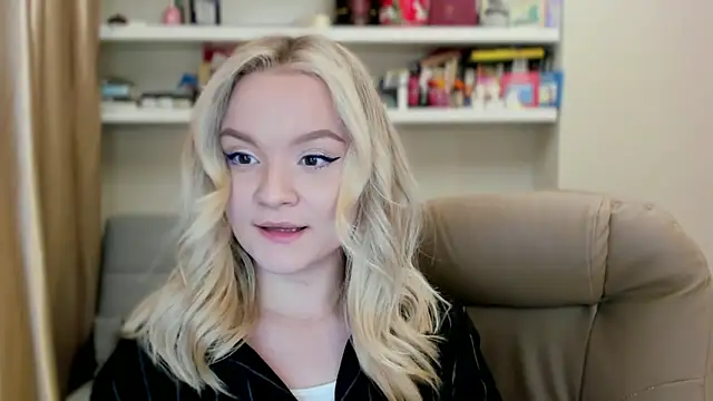 Kara Smith  online show from April 17, 2026, 11:29 pm