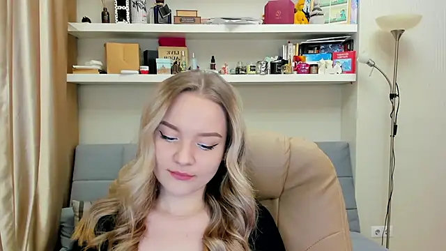 Snapshot of Kara_Smith_ chatting on January 29, 2025, 11:35 pm Kara Smith  online show from January 29, 2025, 11:35 pm