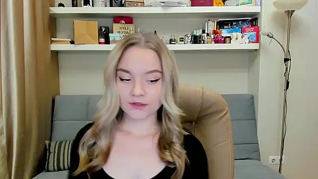 Snapshot of Kara_Smith_ chatting on December 15, 2024, 10:04 pm Kara Smith  online show from December 15, 2024, 10:04 pm