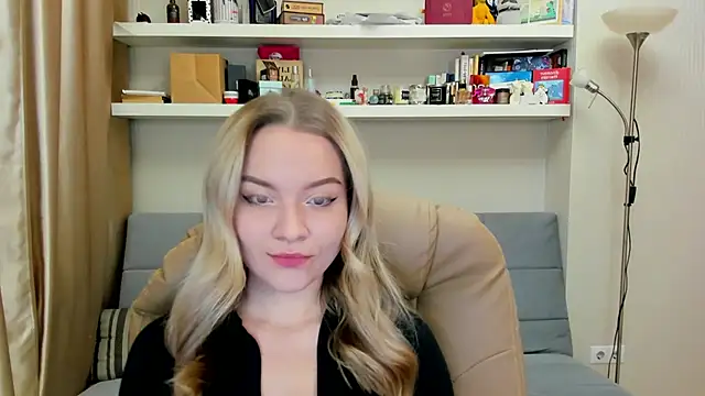 Snapshot of Kara_Smith_ chatting on December 7, 2024, 10:12 pm Kara Smith  online show from December 7, 2024, 10:12 pm