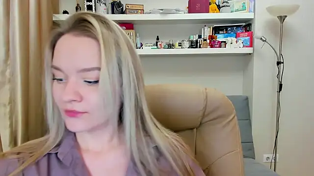 Snapshot of Kara_Smith_ chatting on December 2, 2024, 10:18 pm Kara Smith  online show from December 2, 2024, 10:18 pm