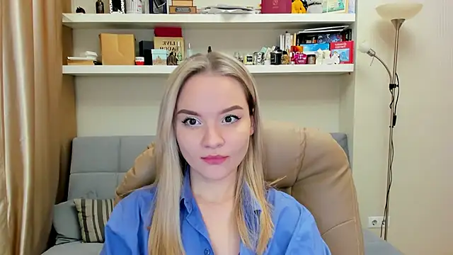 Snapshot of Kara_Smith_ chatting on February 16, 2025, 1:36 am Kara Smith  online show from February 16, 2025, 1:36 am