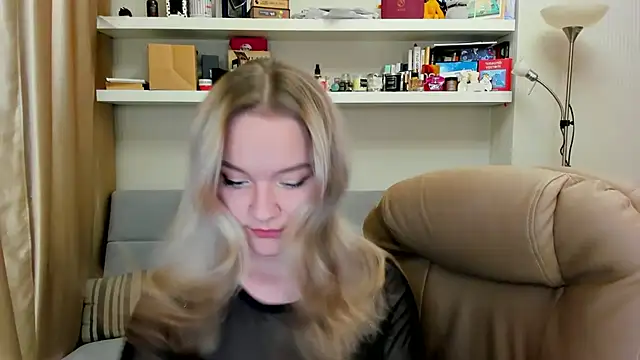 Snapshot of Kara_Smith_ chatting on December 9, 2024, 12:01 am Kara Smith  online show from December 9, 2024, 12:01 am