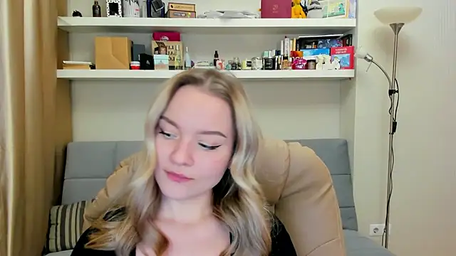 Snapshot of Kara_Smith_ chatting on December 4, 2024, 11:19 pm Kara Smith  online show from December 4, 2024, 11:19 pm