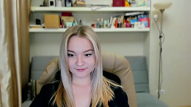 Snapshot of Kara_Smith_ chatting on October 16, 2025, 10:51 pm Kara Smith  online show from October 16, 2025, 10:51 pm