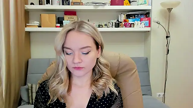 Snapshot of Kara_Smith_ chatting on February 12, 2025, 8:29 pm Kara Smith  online show from February 12, 2025, 8:29 pm