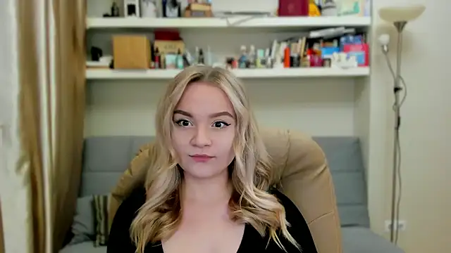 Snapshot of Kara_Smith_ chatting on October 8, 2025, 11:16 pm Kara Smith  online show from October 8, 2025, 11:16 pm