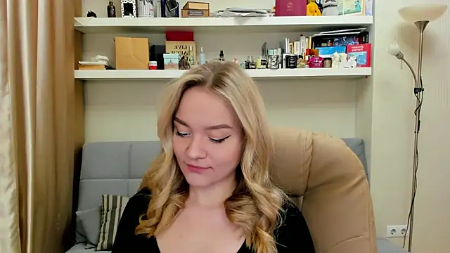 Snapshot of Kara_Smith_ chatting on March 9, 2025, 11:14 pm Kara Smith  online show from March 9, 2025, 11:14 pm