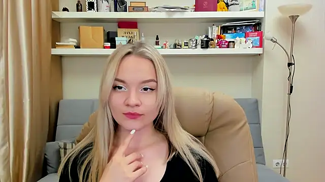 Snapshot of Kara_Smith_ chatting on February 9, 2025, 10:11 pm Kara Smith  online show from February 9, 2025, 10:11 pm