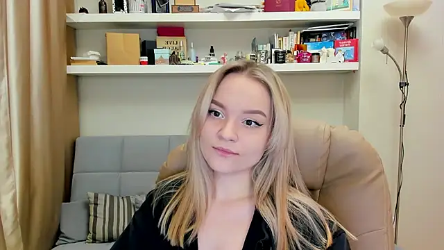 Snapshot of Kara_Smith_ chatting on March 6, 2025, 12:54 am Kara Smith  online show from March 6, 2025, 12:54 am