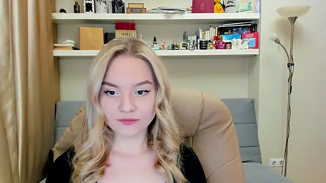 Snapshot of Kara_Smith_ chatting on March 7, 2025, 9:38 pm Kara Smith  online show from March 7, 2025, 9:38 pm