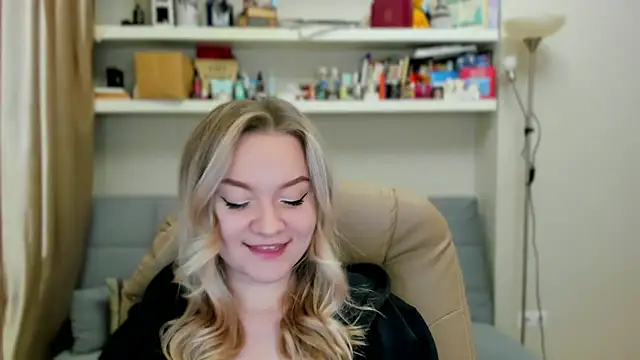 Kara Smith  online show from November 13, 2025, 12:25 am