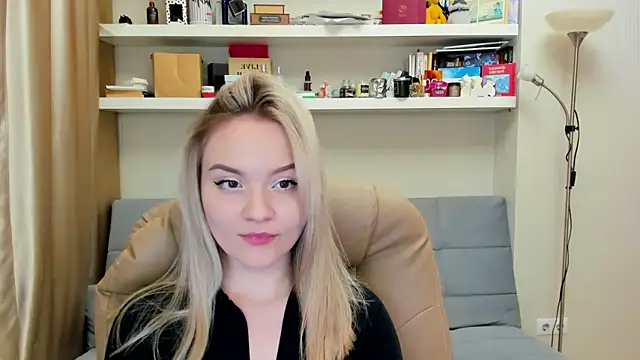 Snapshot of Kara_Smith_ chatting on February 8, 2025, 10:29 pm Kara Smith  online show from February 8, 2025, 10:29 pm
