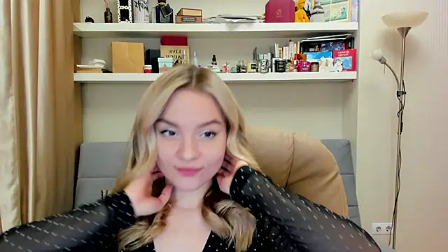 Snapshot of Kara_Smith_ chatting on March 8, 2025, 11:49 pm Kara Smith  online show from March 8, 2025, 11:49 pm