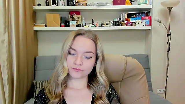 Snapshot of Kara_Smith_ chatting on December 13, 2024, 10:13 pm Kara Smith  online show from December 13, 2024, 10:13 pm