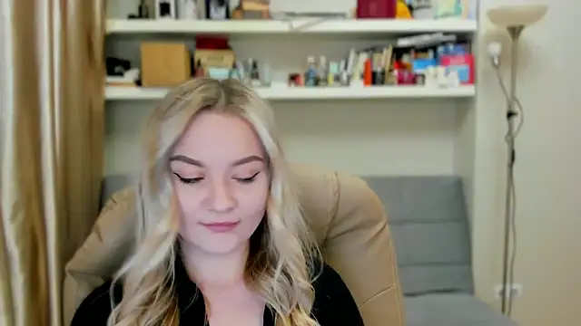 Snapshot of Kara_Smith_ chatting on October 11, 2025, 9:16 pm Kara Smith  online show from October 11, 2025, 9:16 pm